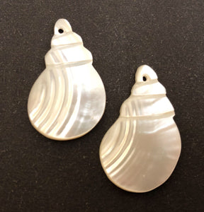 Vintage Charm Pendant Mother of Pearl Shell Carved Shell-2pc