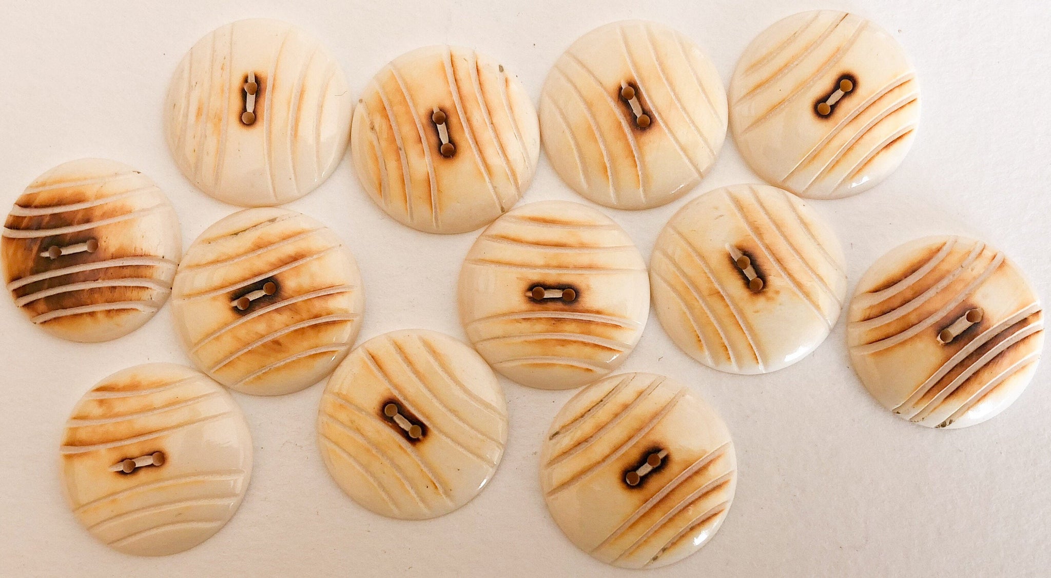 12 Sewing Buttons, 1 Inch Buttons, Carved Buttons, Bone Buttons – 909beads