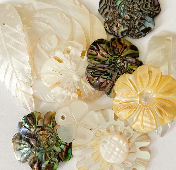 Carved Shell Pendants-5pc